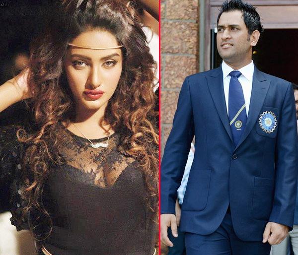 Pakistani models have come here due to the praise of Dhoni | ​धोनीच्या स्तुतीमुळे पाकिस्तानी मॉडेल आली चर्चेत
