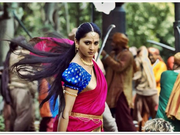 Devasena to launch Anushka Shetty in 'Three' to become Bollywood! | देवसेना अनुष्का शेट्टीला बॉलिवूडमध्ये लॉन्च करण्यासाठी ‘हे’ तीन निर्माते झाले उतावीळ!