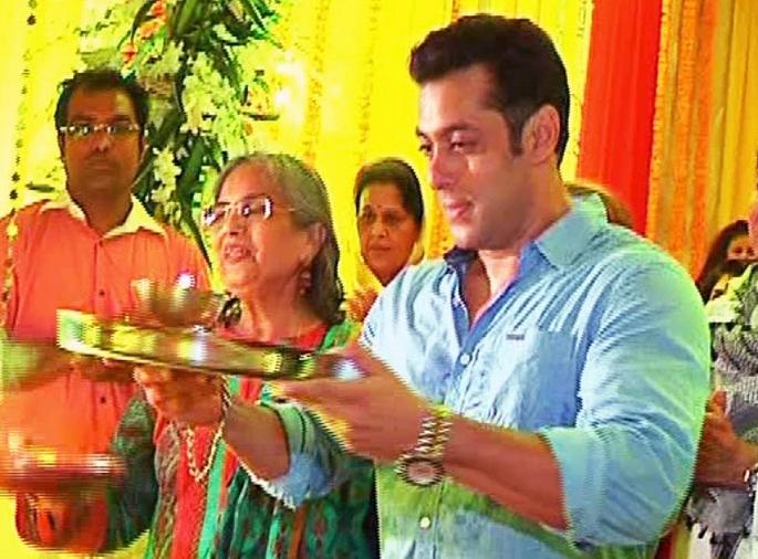 Bappa will not go to Salman Khan's house for the first time in 14 years! | ​१४ वर्षांत प्रथमच सलमान खानच्या घरी येणार नाहीत बाप्पा !