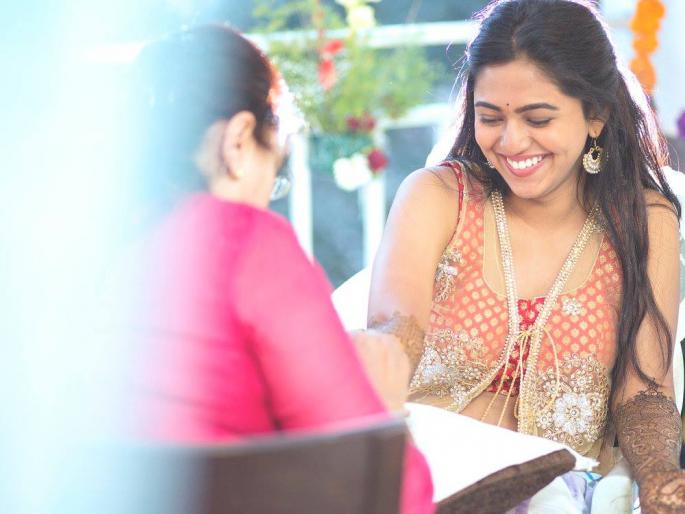 See, pictures of Mehndi of Mrinalini Deshpande | हे पाहा, मृण्मयी देशपांडेच्या मेहंदीचे फोटो See, pictures of Mehndi of Mrinalini Deshpande | हे पाहा, मृण्मयी देशपांडेच्या मेहंदीचे फोटो