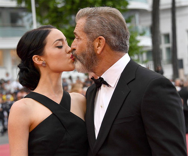 ... Hollywood actor turned ninth father | ...नवव्यांदा बाप बनला हा हॉलिवूड अभिनेता ... Hollywood actor turned ninth father | ...नवव्यांदा बाप बनला हा हॉलिवूड अभिनेता
