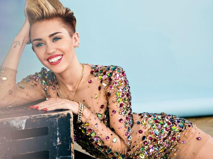 Miley Cyrus Wedding: Trump to not be married to Myry Cyrus in America! | Miley Cyrus Wedding : ट्रम्पच्या अमेरिकेत मायली सायरस करणार नाही लग्न! Miley Cyrus Wedding: Trump to not be married to Myry Cyrus in America! | Miley Cyrus Wedding : ट्रम्पच्या अमेरिकेत मायली सायरस करणार नाही लग्न!