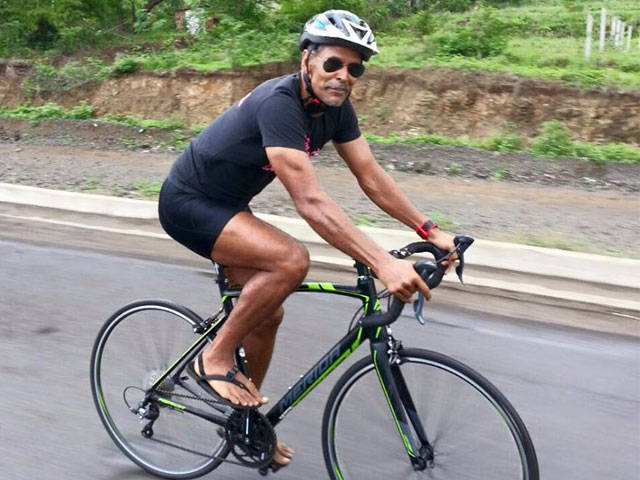 Milind Soman becomes 'Ultraman' | मिलिंद सोमण बनला 'अल्ट्रामॅन' Milind Soman becomes 'Ultraman' | मिलिंद सोमण बनला 'अल्ट्रामॅन'