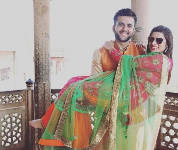 Mohit Sagar and Roop Bhindar, the proprietor of MTV Roadies, said, | एमटिव्ही रोडीजचे पूर्वस्पर्धक मोहित सागर आणि रूप भिंदर यांनी केला साखरपुडा Mohit Sagar and Roop Bhindar, the proprietor of MTV Roadies, said, | एमटिव्ही रोडीजचे पूर्वस्पर्धक मोहित सागर आणि रूप भिंदर यांनी केला साखरपुडा