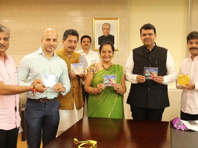 Chief Minister's handwritten message from A.com | मुख्यमंत्र्यांच्या हस्ते अ डॉट कॉम मॉमचे साँग लाँच