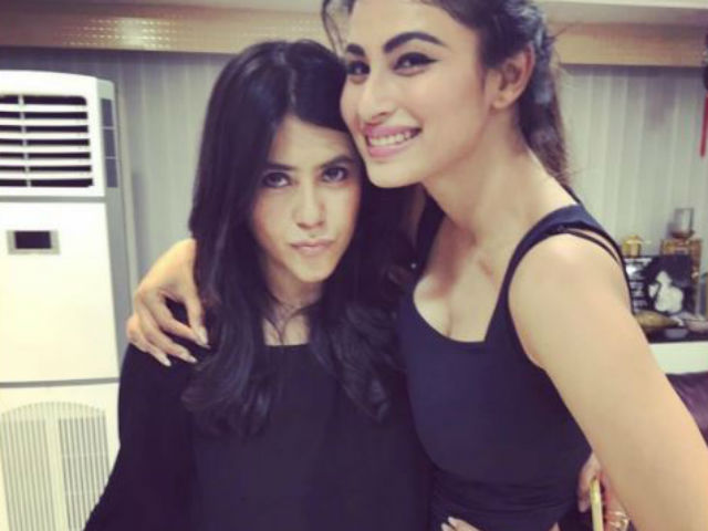 Ekta Kapoor did what she did not have her tears in her voice | ​एकता कपूरने असे काय केले की, मॉनी रॉयला तिचे अश्रू आवरले नाहीत