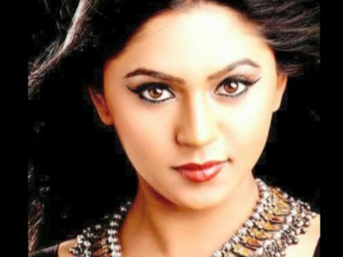 Heroine does not work as an actress | हिरोईन नाही अॅक्ट्रेस म्हणुन काम करायचय Heroine does not work as an actress | हिरोईन नाही अॅक्ट्रेस म्हणुन काम करायचय