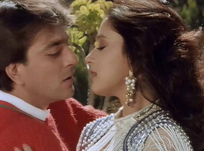 Kalank Poster Out: Sanjay Dutt and Madhuri Dixit appear on screen again after 21 years! Varun Dhawan-Alia Bhatt will also be seen with !! | Kalank Poster Out​ : २१ वर्षांनंतर पुन्हा पडद्यावर दिसणार संजय दत्त- माधुरी दीक्षितची जोडी! वरूण धवन-आलिया भट्टही दिसणार सोबत!!
