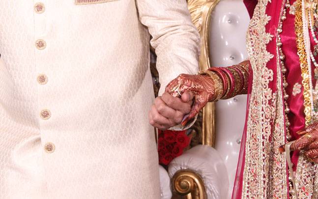 After marriage, alcohol consumption is low! | लग्नानंतर दारूची सवय होते कमी !