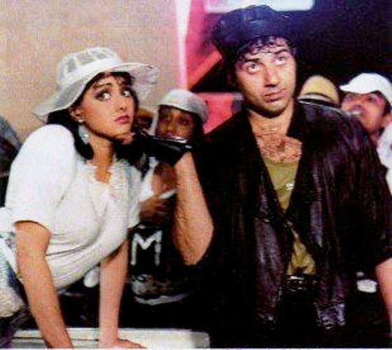 Despite the heat, Sridevi did not know whether or not the shooting of this song came from | ताप असूनही श्रीदेवी यांनी केले होते ना जाने कहा से आयी है या गाण्याचे चित्रीकरण Despite the heat, Sridevi did not know whether or not the shooting of this song came from | ताप असूनही श्रीदेवी यांनी केले होते ना जाने कहा से आयी है या गाण्याचे चित्रीकरण