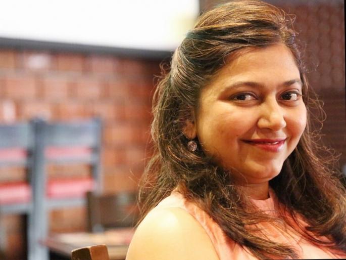 Due to poems of mixed poems | मनं जुळली कवितांमुळे
