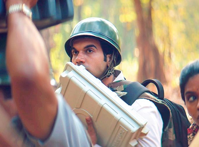 Frustrating news! Rajkumar Rao's 'Newton' out of Oscar race! ! | निराश करणारी बातमी! राजकुमार रावचा ‘न्यूटन’ आॅस्कर शर्यतीतून बाहेर ! ! Frustrating news! Rajkumar Rao's 'Newton' out of Oscar race! ! | निराश करणारी बातमी! राजकुमार रावचा ‘न्यूटन’ आॅस्कर शर्यतीतून बाहेर ! !