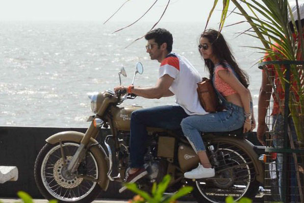 Bike ride of 'Ashiky Kapal' | ‘आशिकी कपल’ची बाईक राईड Bike ride of 'Ashiky Kapal' | ‘आशिकी कपल’ची बाईक राईड