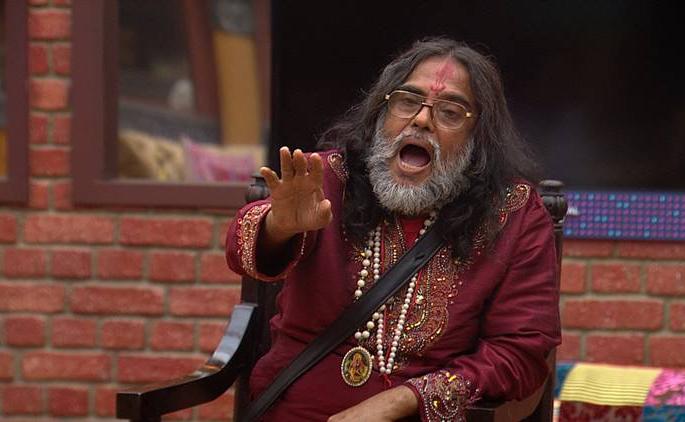 Swami Om was able to play again, the video became viral | स्वामी ओमच्या पुन्हा वाजविली कानाखाली, व्हिडीओ झाला व्हायरल