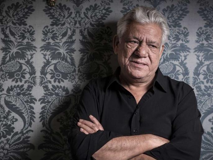 Bollywood celebrities give up their love for Om Puri | बॉलीवूड सेलिब्रेटींनी दिला ओम पुरींना भावपूर्ण निरोप Bollywood celebrities give up their love for Om Puri | बॉलीवूड सेलिब्रेटींनी दिला ओम पुरींना भावपूर्ण निरोप