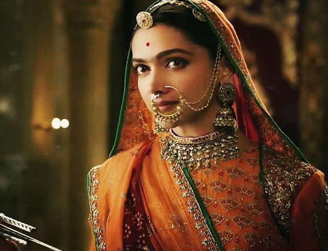 Padmaavat Box Office Collection: 'Padmavat' emphasis continues; Till now the collection! | Padmaavat Box Office Collection : ‘पद्मावत’चा जोर कायम; वाचा आतापर्यंतचे कलेक्शन ! Padmaavat Box Office Collection: 'Padmavat' emphasis continues; Till now the collection! | Padmaavat Box Office Collection : ‘पद्मावत’चा जोर कायम; वाचा आतापर्यंतचे कलेक्शन !
