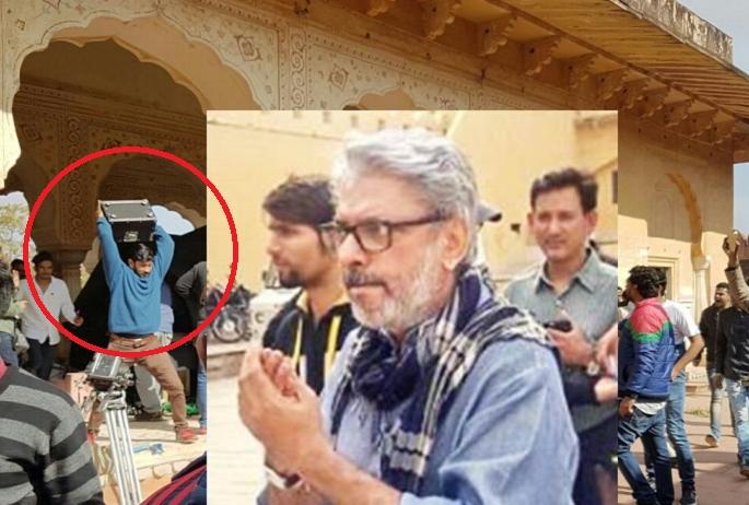 PADMAVATI ASSAULT: Sanjay Leela standing next to Bansali | PADMAVATI ASSAULT: संजय लीला भंसाळीच्या पाठीशी उभे राहिले बॉलीवूड PADMAVATI ASSAULT: Sanjay Leela standing next to Bansali | PADMAVATI ASSAULT: संजय लीला भंसाळीच्या पाठीशी उभे राहिले बॉलीवूड