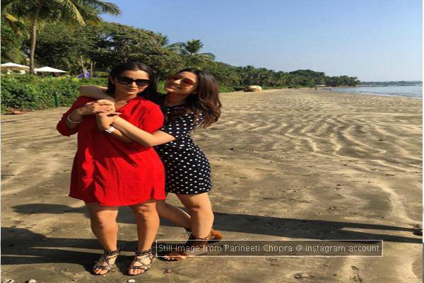 Sania-Parinee's Goa photo viral | सानिया-परीचे गोवा फोटो व्हायरल Sania-Parinee's Goa photo viral | सानिया-परीचे गोवा फोटो व्हायरल