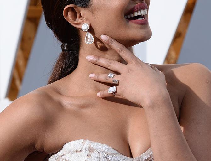 Priyanka gets new Hollywood show !! | प्रियांकाला मिळाला नवा हॉलिवूड शो!!