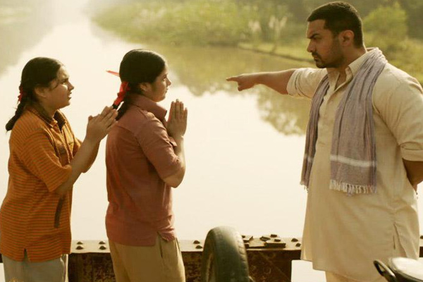 'Harmful Bapu' promise, Amir troubles? | ‘हानीकारक बापू’ वादात, आमिर अडचणीत? 'Harmful Bapu' promise, Amir troubles? | ‘हानीकारक बापू’ वादात, आमिर अडचणीत?