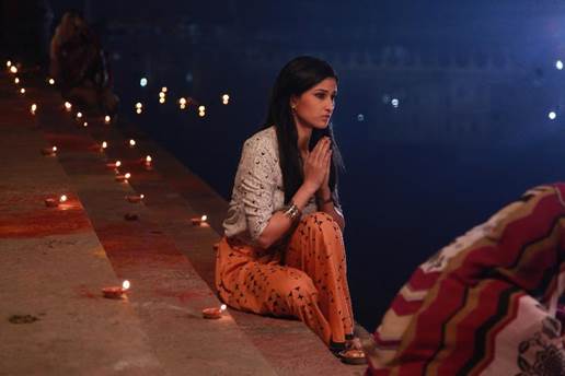 Akshay Mhatre and Sheen Das danced in the Ganga for Piya Albel | पिया अलबेलासाठी अक्षय म्हात्रे आणि शीन दासने गंगेत मारली डुबकी Akshay Mhatre and Sheen Das danced in the Ganga for Piya Albel | पिया अलबेलासाठी अक्षय म्हात्रे आणि शीन दासने गंगेत मारली डुबकी