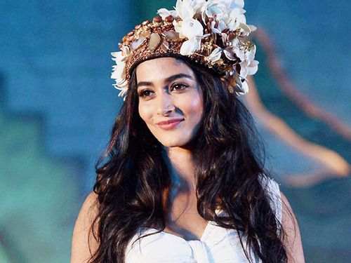 Pooja Dengue, Promotion of 'Mohenjodaro' will not! | ​ पूजाला झाला डेंग्यू, नाही करणार ‘मोहेंजोदडो’चे प्रमोशन!!