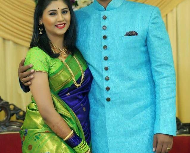 Pooja Purandare and Vijay Indalkar did the stir | पूजा पुरंदरे आणि विजय अंदाळकर यांनी केला साखरपुडा Pooja Purandare and Vijay Indalkar did the stir | पूजा पुरंदरे आणि विजय अंदाळकर यांनी केला साखरपुडा