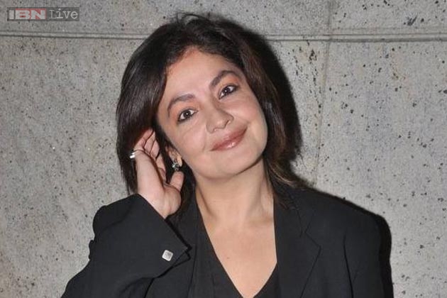 Pooja Bhatt is back again | पूजा भट्ट पुन्हा येतेय Pooja Bhatt is back again | पूजा भट्ट पुन्हा येतेय