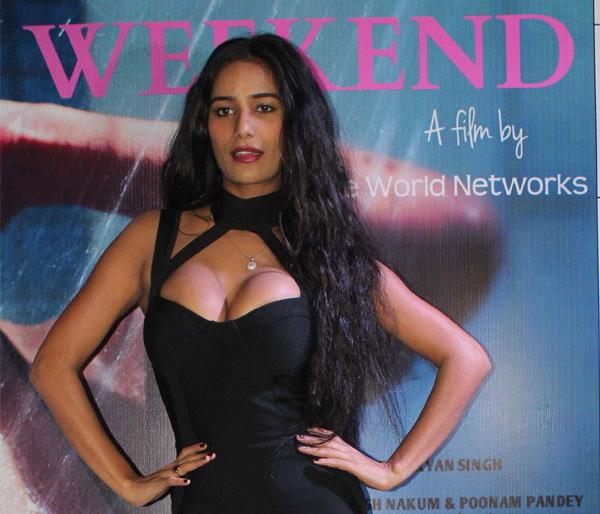 Poonam Pandey has done herself in short films, trailer out !!! | ​पूनम पांडेने शॉर्टफिल्म मध्ये केले स्वत:ला एक्सपोज, ट्रेलर आउट !!!