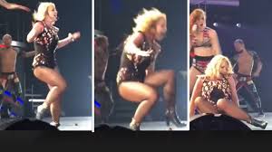 Britney Spears star Britney Spears is a ... | ब्रिटनीला अपघातपॉप स्टार ब्रिटनी स्पीयर्स एका...
