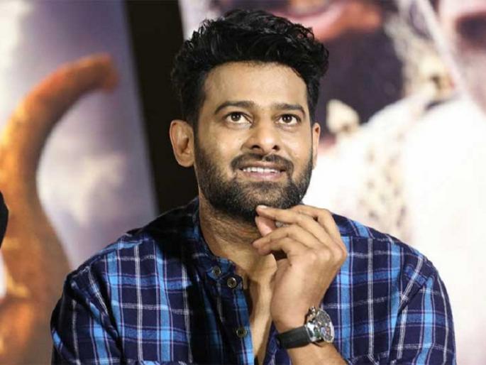'Bahubali' became impressed with the emotional letter sent to Rajmauli. | ‘बाहुबली’ प्रभास झाला हळवा, राजमौलींना लिहिले भावनिक पत्र! 'Bahubali' became impressed with the emotional letter sent to Rajmauli. | ‘बाहुबली’ प्रभास झाला हळवा, राजमौलींना लिहिले भावनिक पत्र!