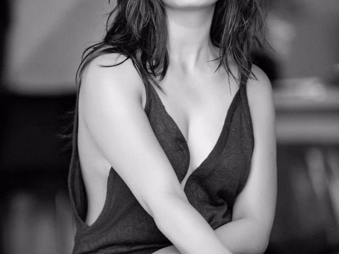 OMG: This hot hot photo of actress Prajakta Mali discusses social media? | OMG: अभिनेत्री प्राजक्ता माळीच्या याच हॉट फोटोची होतेय सोशल मीडियावर चर्चा ?