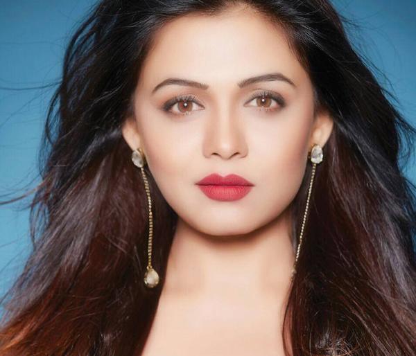 Bollywood debut of prayers | प्रार्थनाचे बॉलिवूड पदार्पण