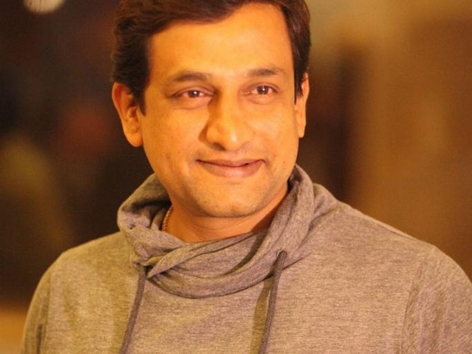 National Award winning director Prasad Oak said, "The whole team's hard work was done" | राष्ट्रीय पुरस्कार विजेता दिग्दर्शक प्रसाद ओक म्हणाला, ‘संपूर्ण टीमच्या कष्टाचं चीज झालं’