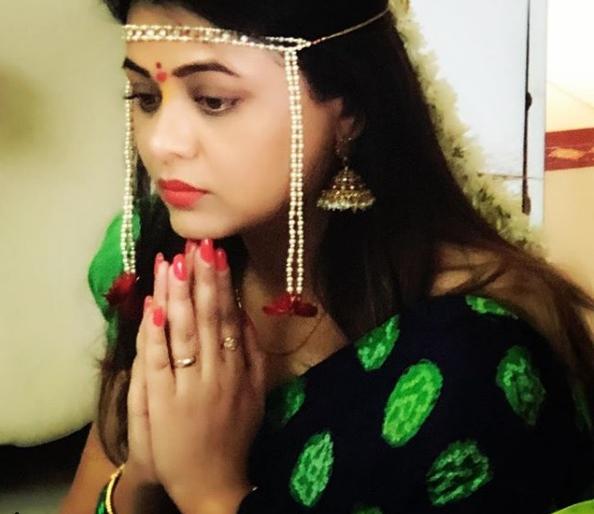 Prayer is a good thing, Navari natali ... | प्रार्थना बेहरे सांगतेय, नवरी नटली... Prayer is a good thing, Navari natali ... | प्रार्थना बेहरे सांगतेय, नवरी नटली...