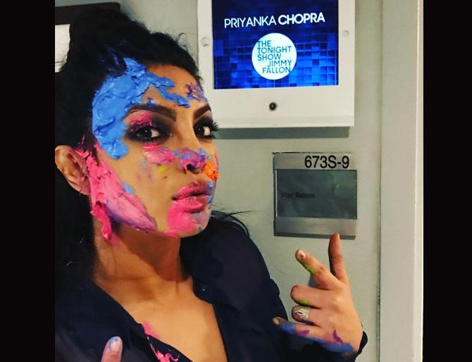 Priyanka Chopra celebrated Holi with 'this' person in New York! | प्रियांका चोप्राने न्यूयॉर्कमध्ये 'या' व्यक्तीसोबत सेलिब्रेट केली होळी ! Priyanka Chopra celebrated Holi with 'this' person in New York! | प्रियांका चोप्राने न्यूयॉर्कमध्ये 'या' व्यक्तीसोबत सेलिब्रेट केली होळी !