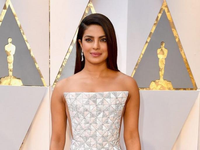 OSCARS 2017: Priyanka Chopra's Red Carpet Look; See how your 'Desi Girl' | OSCARS 2017: प्रियांका चोप्राचा रेड कार्पेट लूक; बघा कशी दिसते आपली ‘देसी गर्ल’ OSCARS 2017: Priyanka Chopra's Red Carpet Look; See how your 'Desi Girl' | OSCARS 2017: प्रियांका चोप्राचा रेड कार्पेट लूक; बघा कशी दिसते आपली ‘देसी गर्ल’
