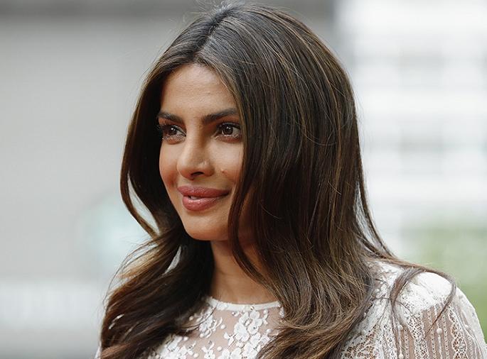 Priyanka Chopra, Doctor Priyanka Chopra !! | ​प्रियांका चोप्रा नाही, डॉक्टर प्रियांका चोप्रा म्हणा!!