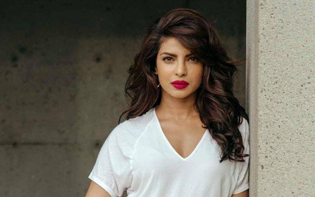 PC dinner with artists of 'Quantico Season 2' ... | ‘ क्वांटिको सीजन २’ च्या कलाकारांसोबत पीसीचा डिनर... PC dinner with artists of 'Quantico Season 2' ... | ‘ क्वांटिको सीजन २’ च्या कलाकारांसोबत पीसीचा डिनर...