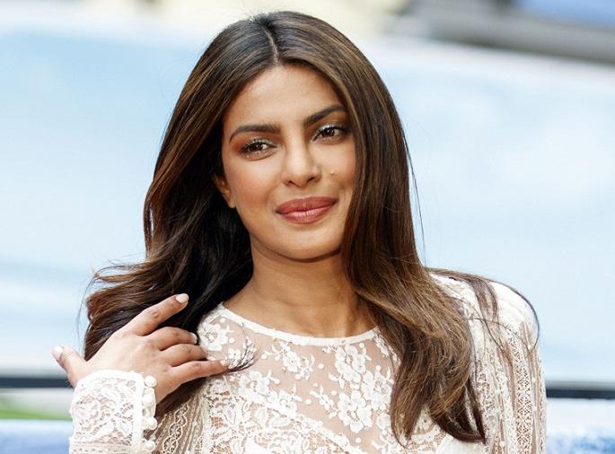 Priyanka Chopra is not in the relationship? | प्रियांका चोप्रा रिलेशनशिपमध्ये तर नाही? Priyanka Chopra is not in the relationship? | प्रियांका चोप्रा रिलेशनशिपमध्ये तर नाही?