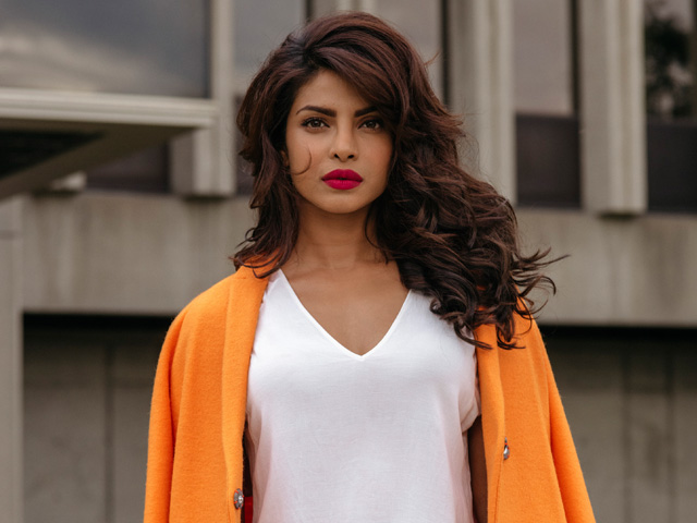 Holi Special: Priyanka Chopra wishes to share the special photo of 'Holi'! | Holi Special : ‘हा’ खास फोटो शेअर करून प्रियांका चोपडाने दिल्या होळीच्या शुभेच्छा!