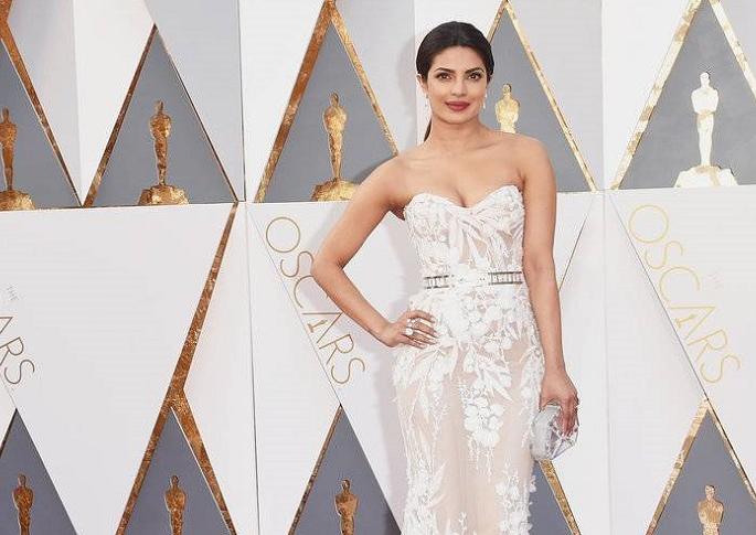 OSCAR 2017: Priyanka Chopra to launch four o'clock in Oscars! 'Ha' will be celebrity with her | OSCAR 2017: प्रियांका चोप्रा लावणार आॅस्करमध्ये चार चांद! ‘हा’ सेलिब्रेटी असणार तिच्यासोबत