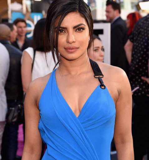 Priyanka's Billboard Music Awards thronged | प्रियंकाचा बिलबोर्ड म्युझिक अवॉर्डमध्ये जलवा Priyanka's Billboard Music Awards thronged | प्रियंकाचा बिलबोर्ड म्युझिक अवॉर्डमध्ये जलवा