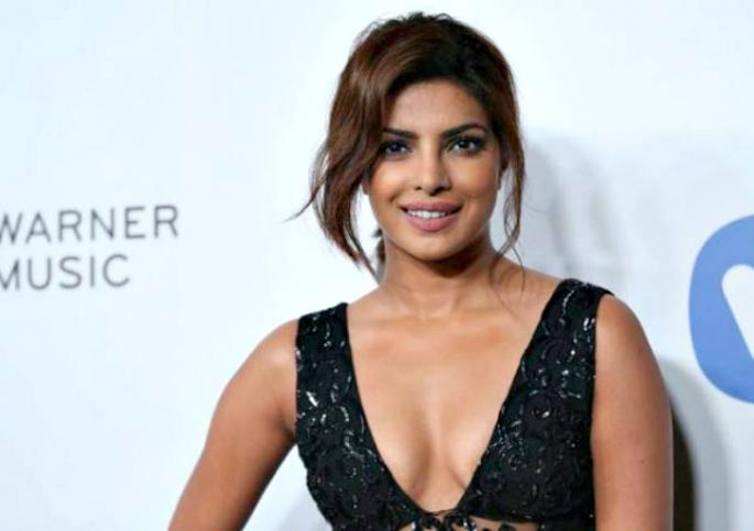 Priyanka sure, the fans will not stop | प्रियंकाला खात्री, फॅन्स विसणार नाहीत Priyanka sure, the fans will not stop | प्रियंकाला खात्री, फॅन्स विसणार नाहीत