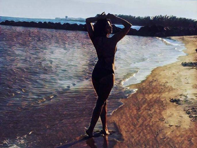 Photo Viral: Priyanka Chopra gets bikini poses! | Photo Viral : बिकिनी पोज देताना बघावयास मिळाली प्रियंका चोपडा!