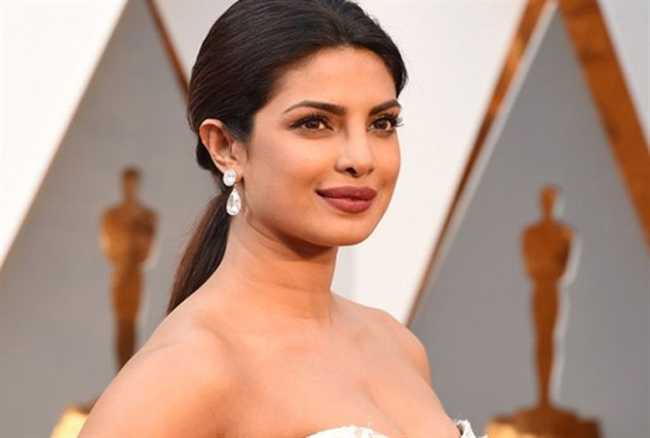 Priyankhan shared photos of the memories | प्रियांकाने केला आठवणीतील फोटो शेअर