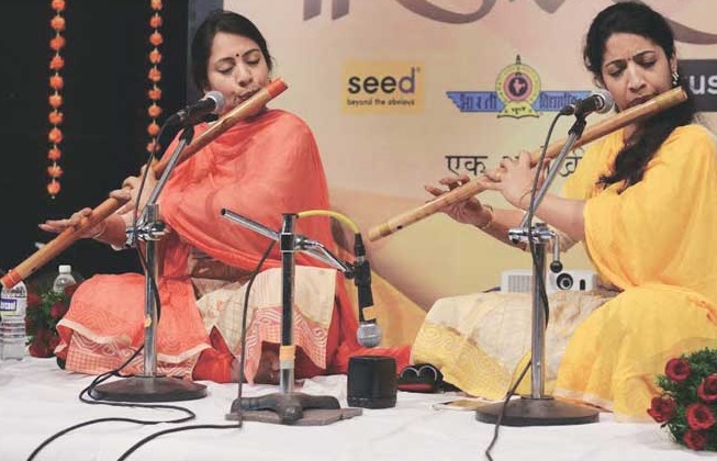 Saur and Taal were pleased with the presence of Ashamant .. | सूर आणि तालाच्या मिलाफाने प्रसन्न झाला आसमंत..