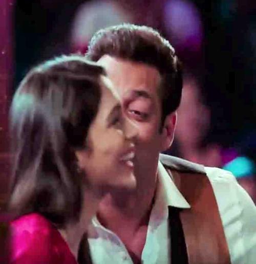 Salman's 'That' Kiss transforms the destiny of Yogita, now it will be done! | सलमानच्या 'त्या' Kiss ने पालटले योगिताचे नशीब, आता करणार हे काम! Salman's 'That' Kiss transforms the destiny of Yogita, now it will be done! | सलमानच्या 'त्या' Kiss ने पालटले योगिताचे नशीब, आता करणार हे काम!