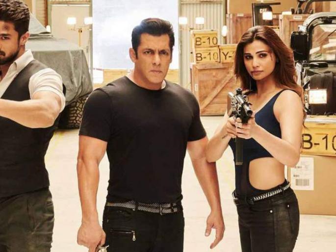 BOX OFFICE: In the 'Race' of Salman Khan, the lead 'Race-3' earns two days! | BOX OFFICE : कमाईच्या ‘रेस’मध्ये सलमान खान सर्वात पुढे, जाणून घ्या ‘रेस-३’ची दोन दिवसांची कमाई!