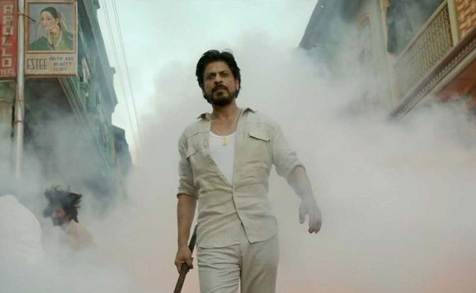 Shah Rukh Khan changed Mumbai's life! | शाहरूख खानने बदलले मुंबईच्या चर्मकाराचे आयुष्य!